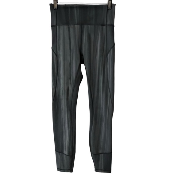 Lululemon In Movement Tight 25" *Everlux
Linear Spray Dye White Deep Ocean 4 - Picture 7 of 15